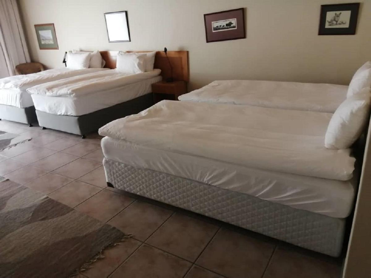 Hotel Pension Palmquell Klein Windhoek 外观 照片