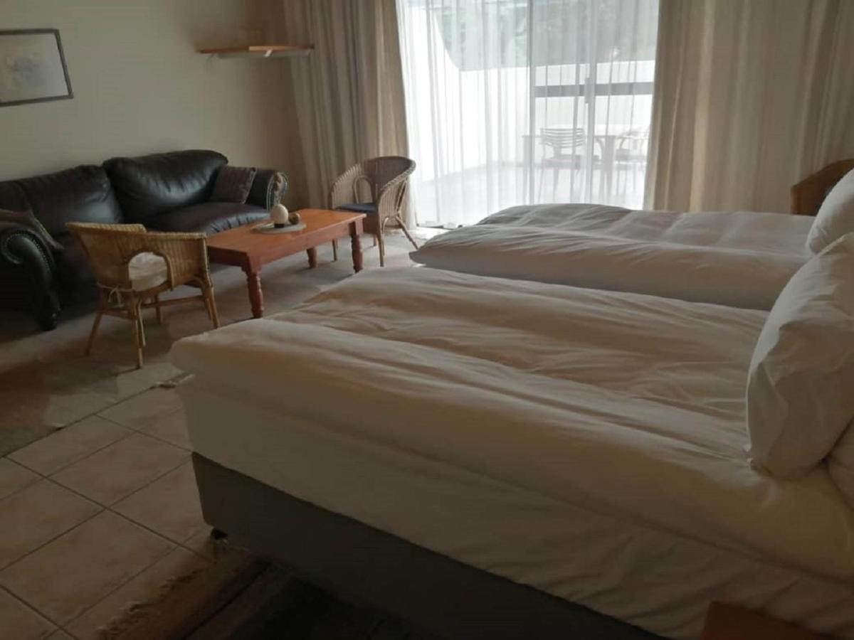 Hotel Pension Palmquell Klein Windhoek 外观 照片