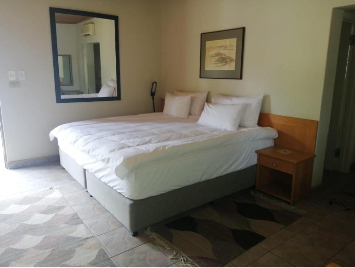 Hotel Pension Palmquell Klein Windhoek 外观 照片